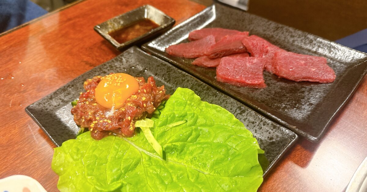 ユッケと馬刺しの盛り合わせプレート