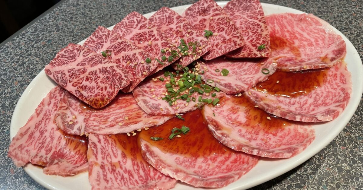 霜降り牛タンとカルビの焼肉盛り合わせ