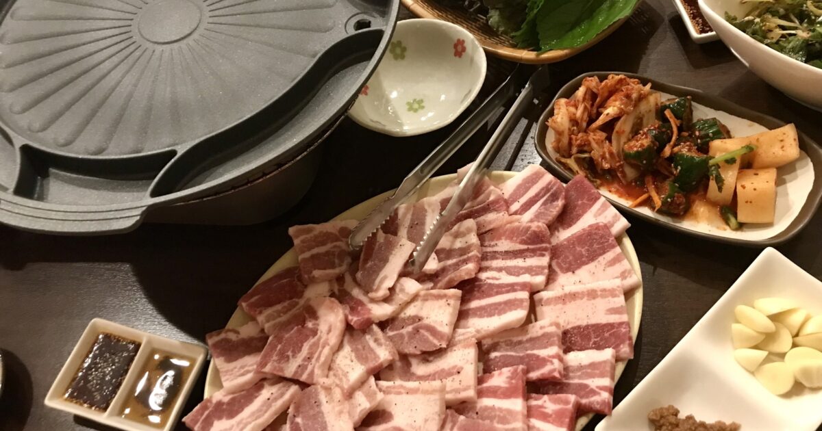 サムギョプサル用の豚バラ肉とキムチ野菜セット
