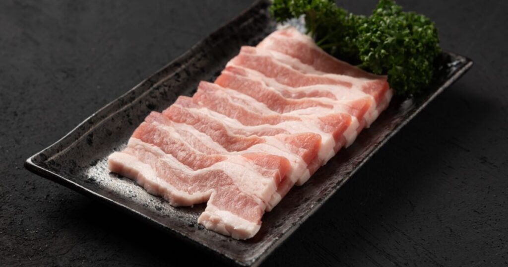 豚肉が黒いときの安全な見分け方｜今すぐ使えるチェックリストと対処法