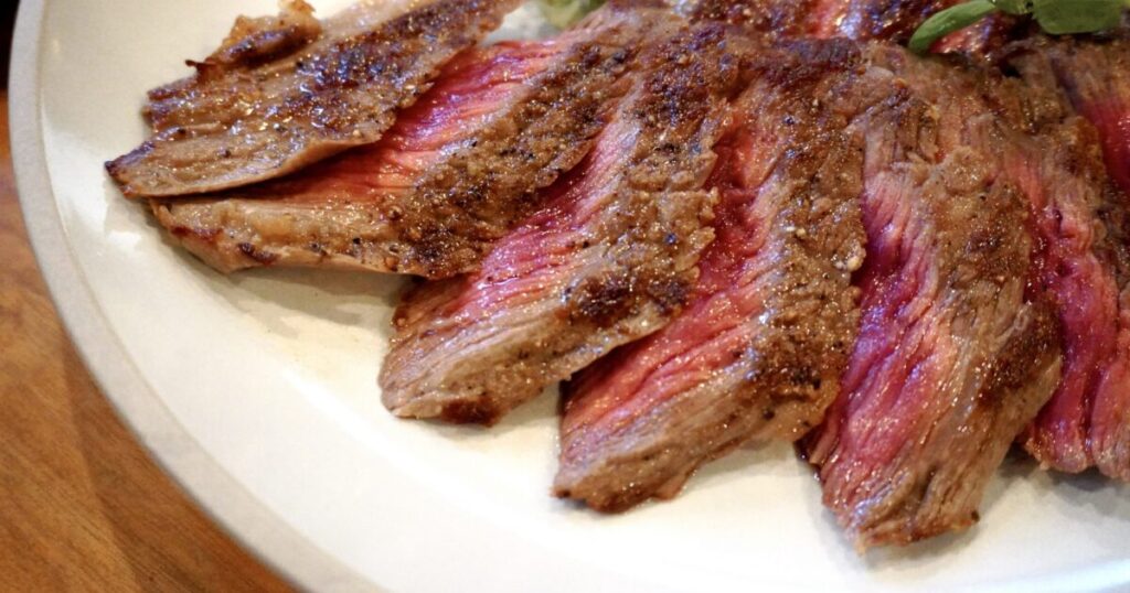 コンベクションオーブンでステーキを失敗なく焼くコツ｜芯温と仕上げ焼きで外カリ中ジューシーに！